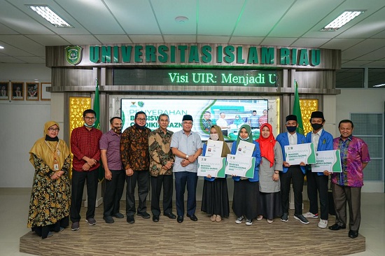 8 Mahasiswa UIR Terima Beasiswa Cendekia dari Baznas Pusat